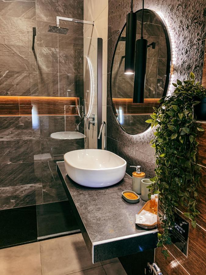 B&B Salus Civico 23 เรจโจเอมิเลีย ภายนอก รูปภาพ