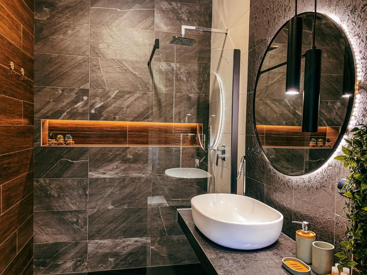 B&B Salus Civico 23 เรจโจเอมิเลีย ภายนอก รูปภาพ